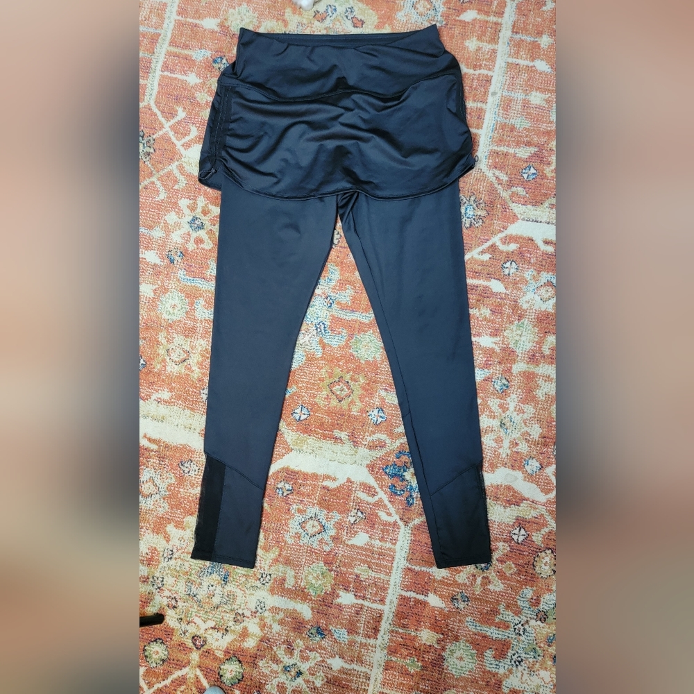 Lucky In Love  Women's Yoga, Fitness, Athletic Skirt W/ Capri Leggings Attatched